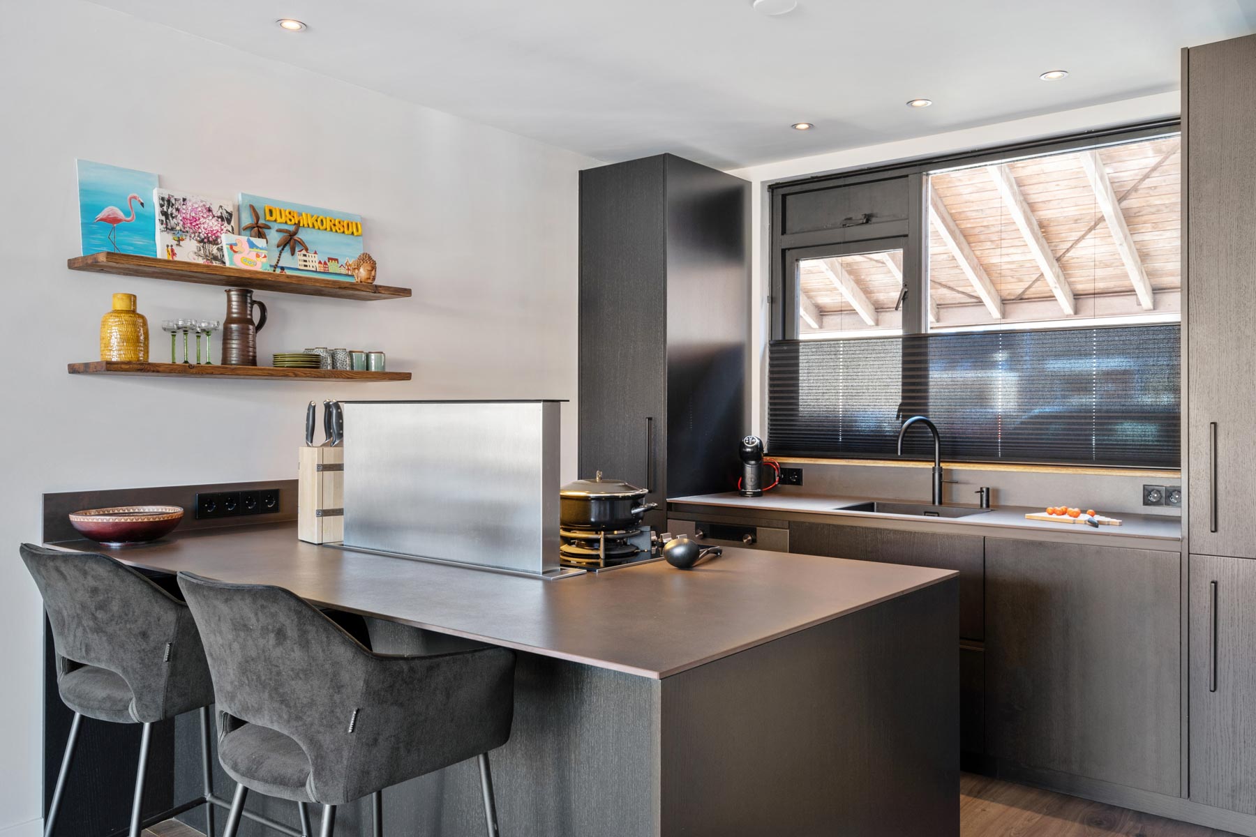 Zwarte houtlook keuken | Schoonhoven Keukens
