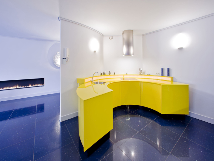 Moderne keuken op maat, neonkleur, neogeel