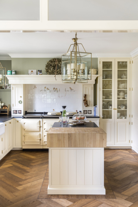 Landelijke keuken cremekleurig met Lacanche oven