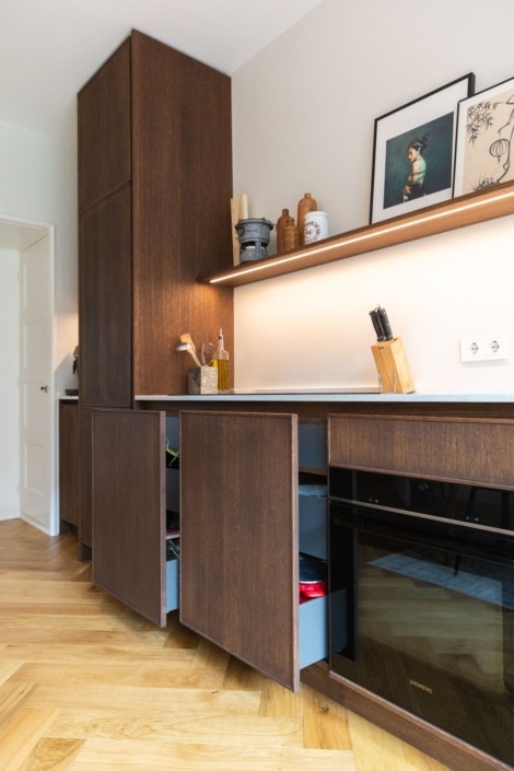 Japandi keuken met vakmanschap, houten details en minimalistische uitstraling