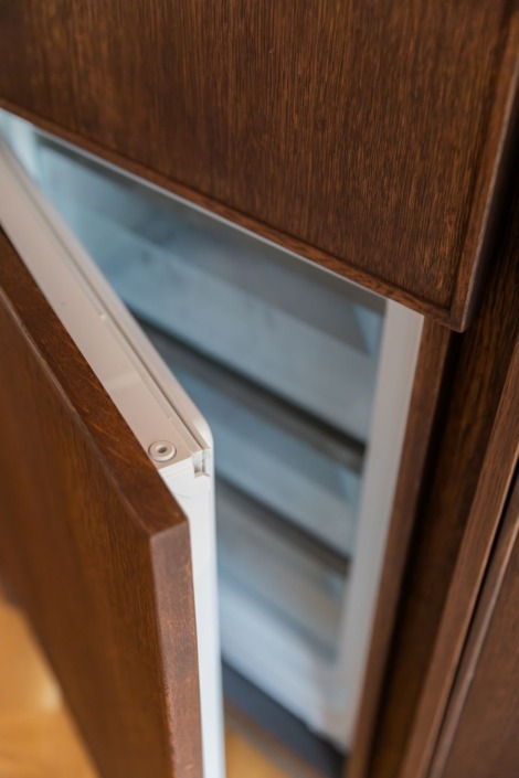 Op maat gemaakte Japandi keuken met eikenhout en open schap