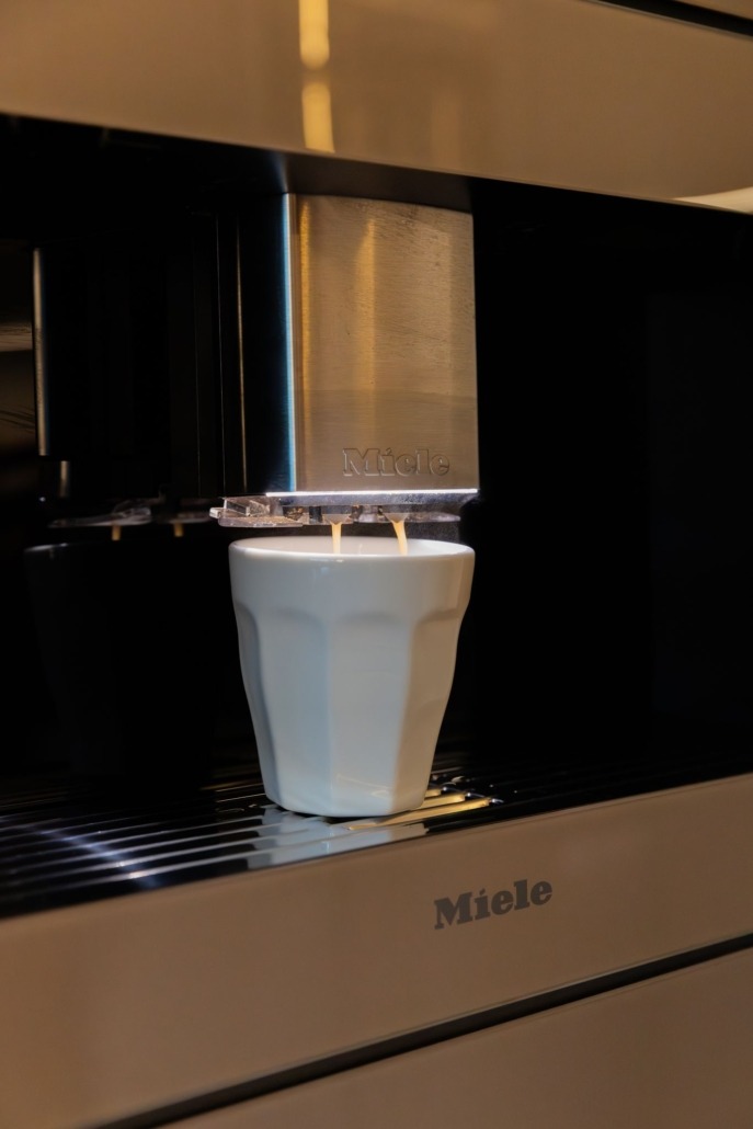 Maatwerkkeuken met Miele Pearl Beige Maatwerkkeuken met Miele Pearl Beige