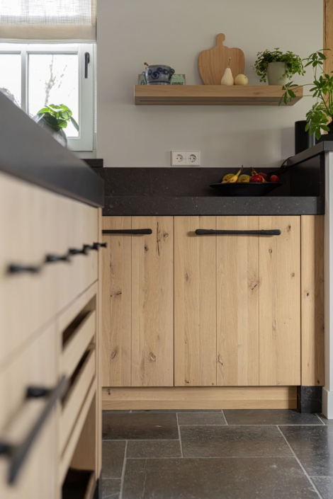 Landelijke eikenhouten keuken op maat