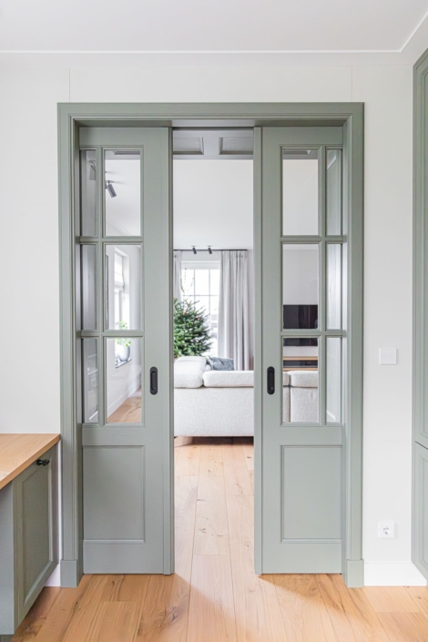 Landelijke eikenhouten interieurs op maat - en suite deuren en kasten op maat