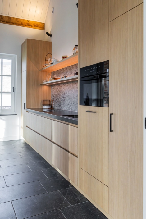 Landelijke eikenhouten interieurs op maat - bijkeuken